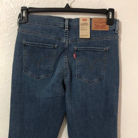 Levis Classic Bootcut Jeans - Picture 7 of 14